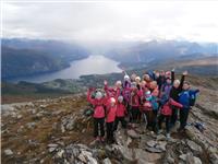 Ringstad skule på fjelltur.