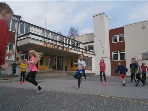 Trim med hoppetau på Ringstad skule.